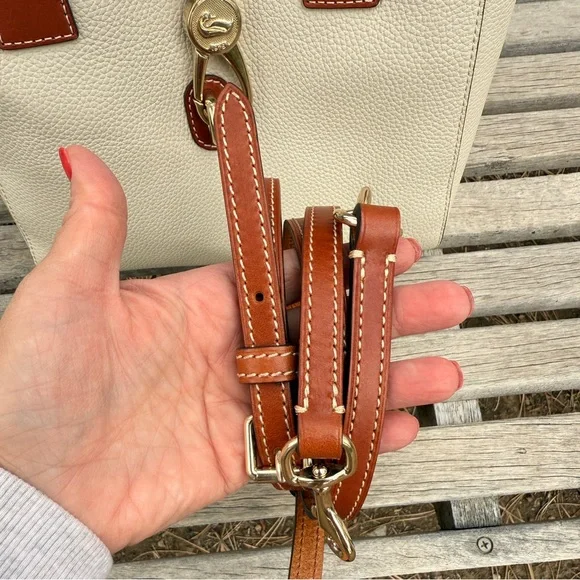 EUC Dooney & Bourke Cara Tote - Picture 8 of 13